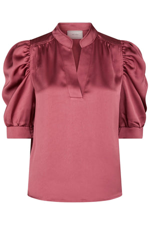 Roella Heavy Sateen Blouse | Cherry Pink | Bluse fra Neo Noir
