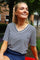 Ulla Ss Vneck Stripe Tshirt | Navy White Stripe | T-Shirt fra Liberté
