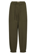 Maison Stalom Pant Ankle | Olive Night | Bukser fra Mos Mosh – nedsat