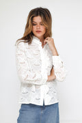 Embossed Shirt | White | Skjorte fra Atelier C – nedsat