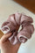 French Retro Scrunchie | Rose | Hårelastik fra By Timm