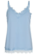 Bicco strap top | Chambray Blue | Blonde top fra Freequent – nedsat