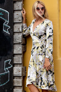 Clarine Satin Wrap | Paisley Print Gold | Kleid von American Dreams – nedsat